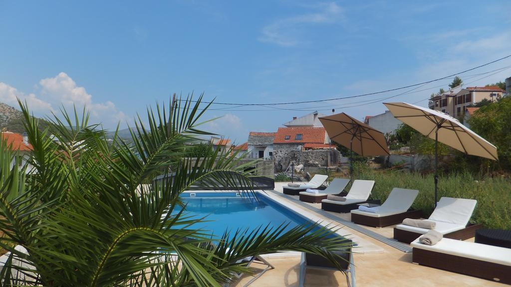 Villa Oleander Марина Стая снимка